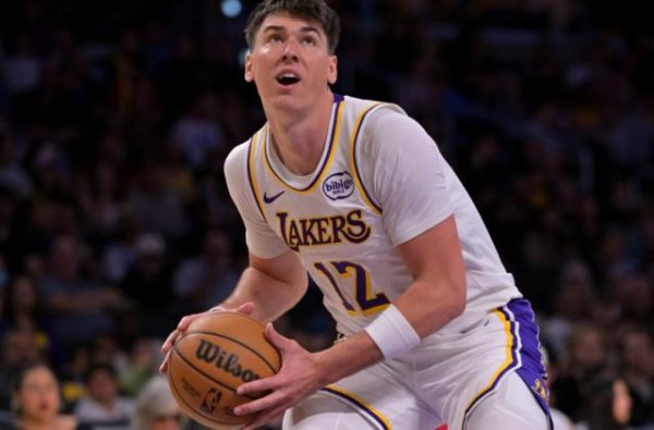 尚红网  神兵天降三分如雨 里夫斯16助激活又一历史级表演